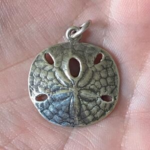 James Avery Retired Medium Sand Dollar Charm/Pendant